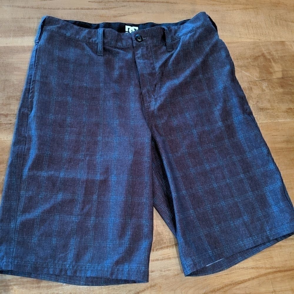 DC shorts skate brown gray blue size 30